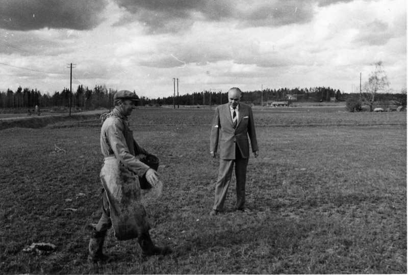 Jan Fridegrd lskade det upplndska slttlandskapet. Det fanns utanfr Uppsala och det fanns runt Gunggrna dr han grna tog sina vandringar. 